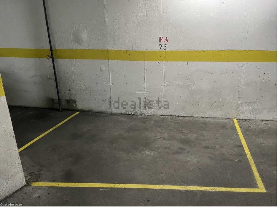 Arrenda-se Parqueamento coberto para mota em São Vicente (Sapadores)
