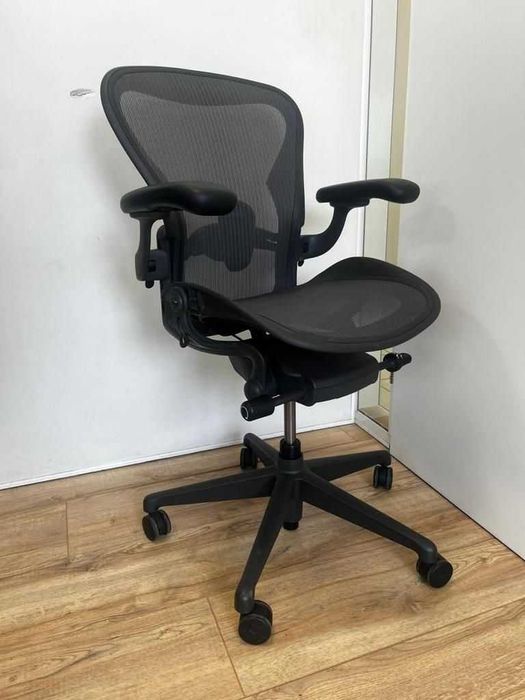 Opção completa Herman Miller Aeron remodelada com suporte lombar