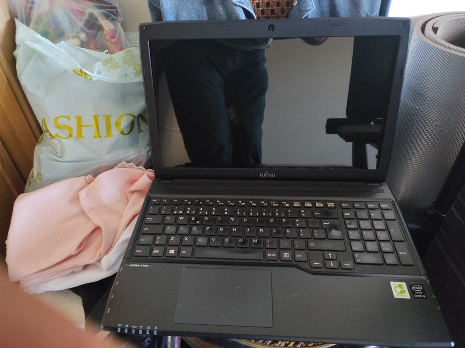 Portátil FUJITSU Life book A544