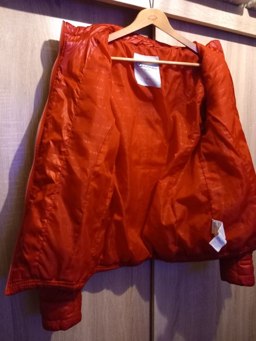 Czerwona kurtka damska