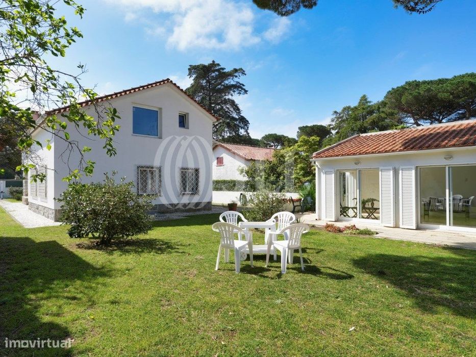 Moradia T4 com jardim no Banzão em Colares