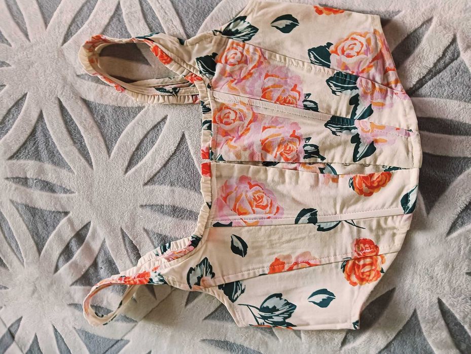 Várias peças de roupa