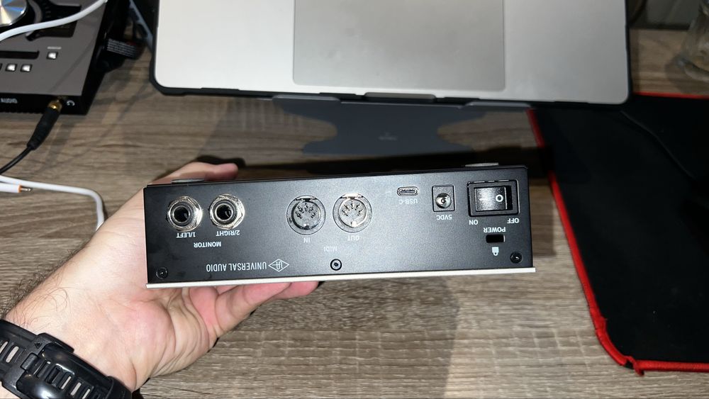 Продам аудіокарту UAD Volt 2