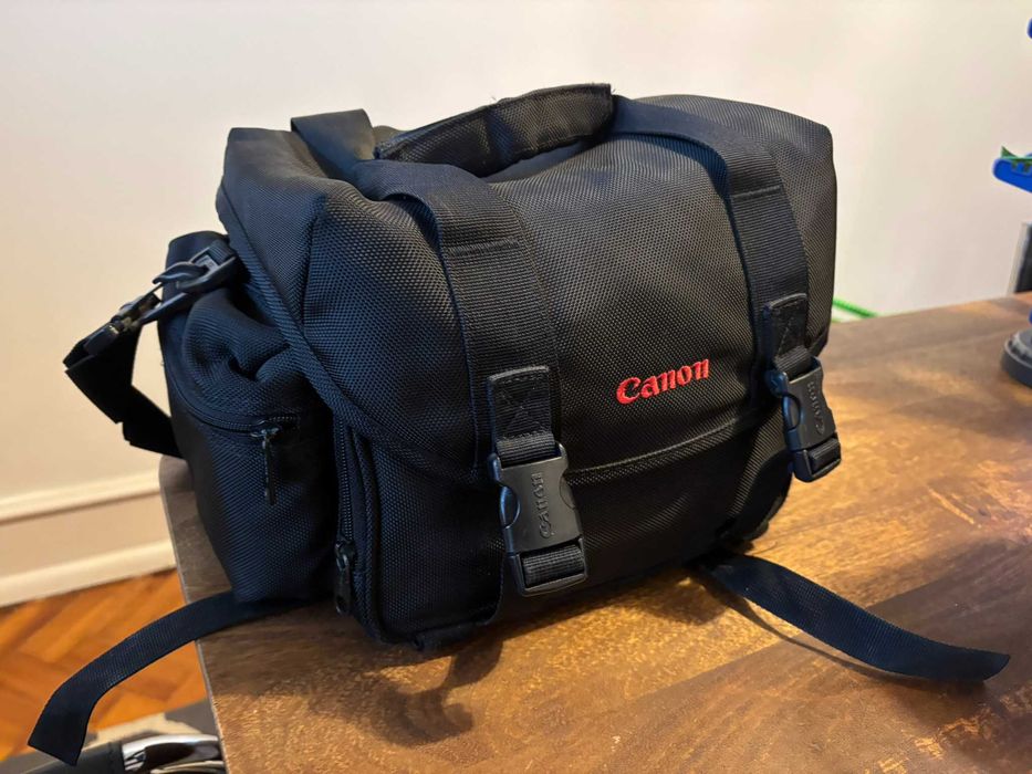 Canon EOS 760D + Sigma DC 17-70mm f/2.8-4.5 + Acessórios — Bom Estado