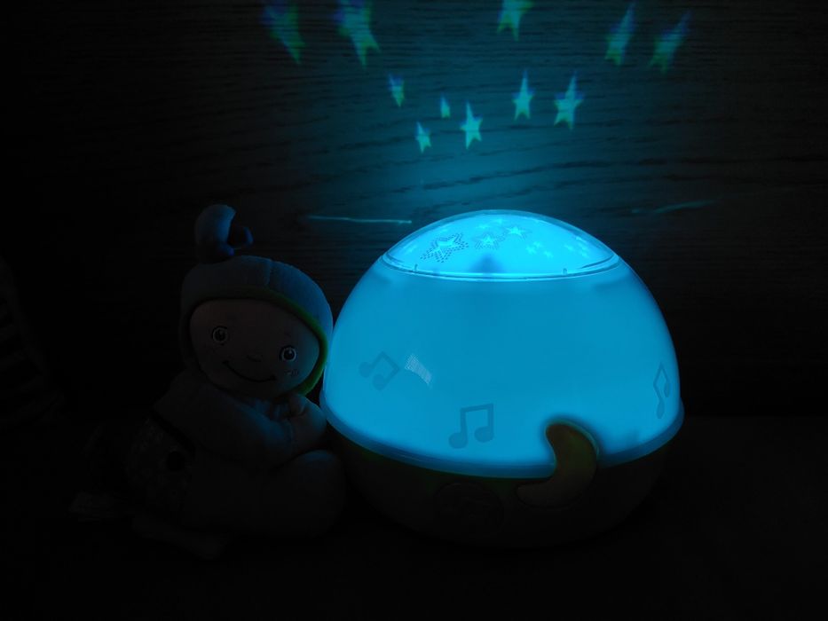 Luz presença com música e projetor da Chicco