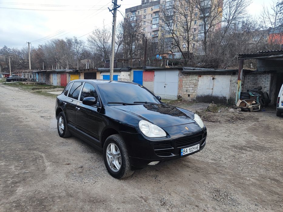 Обмін на авто дешевше! Продам порш каен на впевненому ходу, мотор 4.5 атмосферний авто експортується щодня без будь-яких проблем, що дає емоції від їзди і збирає погляди перехожих від потужного звучання мотора і вихлопу, по авто багато чого було зроблено а саме,було зроблено ---
Ходова частина передні верхні та поперечні важелі втулки та стійка стабілізатора,передні та задні гальмівні диски колодки,супорта.
Підвісний підшипник.
Новий Пневмо компресор з магістралями .
Нові два паливних насоси .
Датчики детонації 2 шт .
Масло в акпп,редукторі,роздатці,двигуні замінено місяць тому. 
Була проведена ревізія гбо замінені рем комплект редуктора фільтра.
Прошита Stage 1 .
Нова літня гума комплек! По документами любий вид переоформлення!