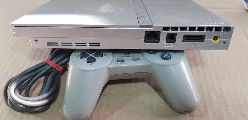 Sony PlayStation 2 (model SCPH-70004)