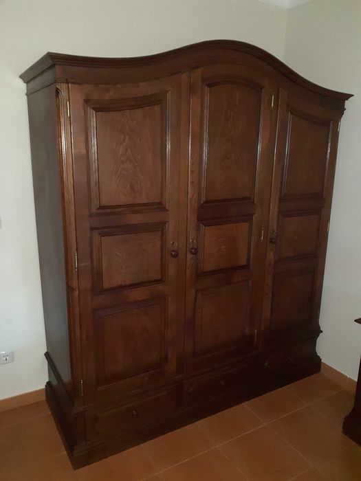 Quarto de casal usado em madeira