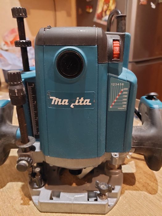 Продам фрезерний верстат Makita з комплектом фрез