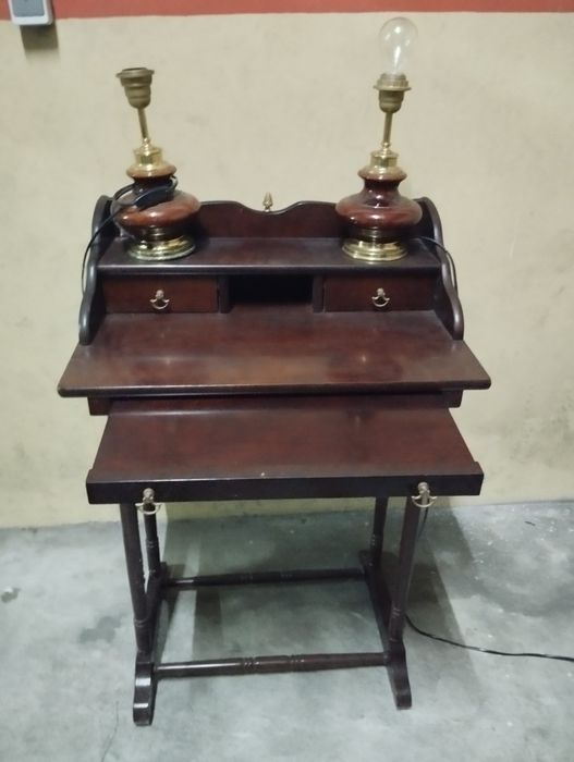 Mesa/escrivaninha
