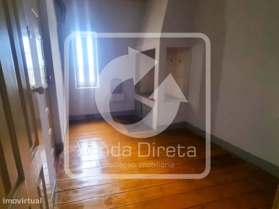 Prédio Urbano de Utilização Mista com Potencial Habitacional e Come...