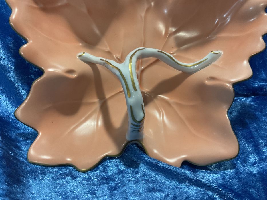 Folha porcelana vista alegre pintura manual  com 26 cm