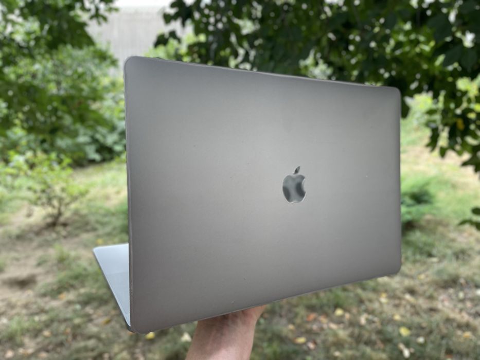 MacBook Pro 15 2018 / i7 / 16GB / Radeon 555X / №33