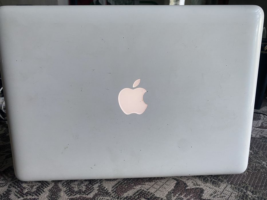 Macbooc 2010 повнітю робочий