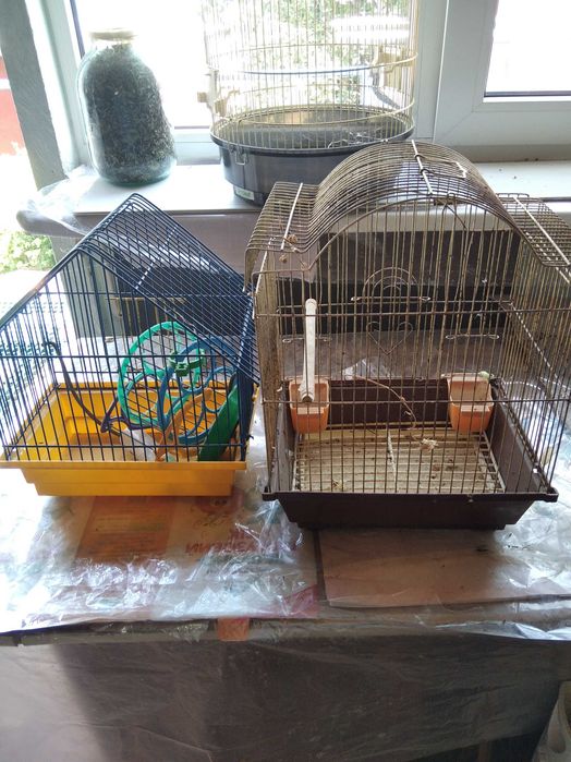 Продам клетки для попугаев и хомяков а хорошем состоянии