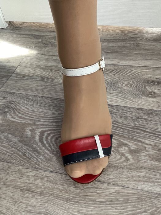 Босоножки кожаные женские