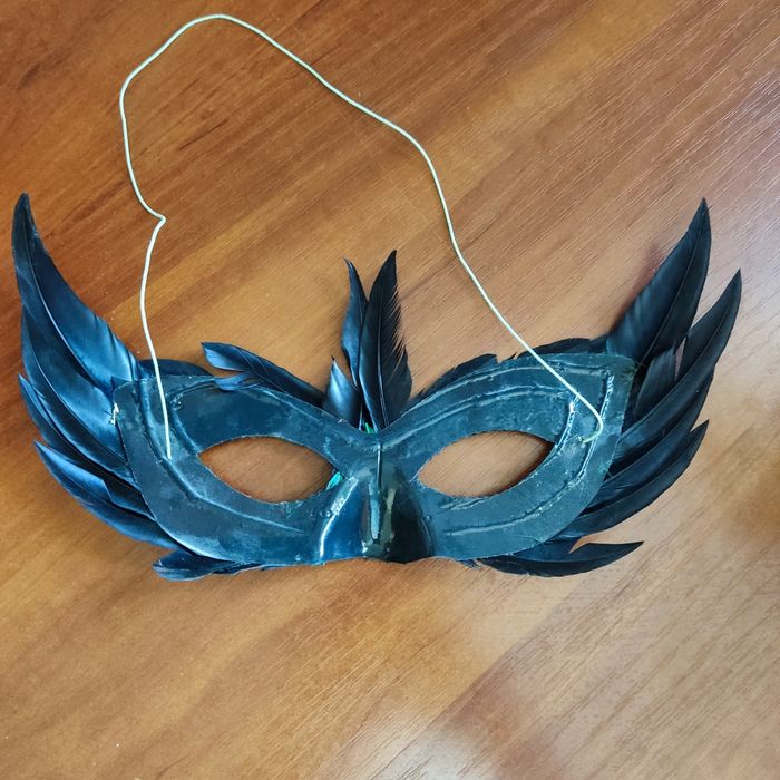 Маска карнавальна з пір'я