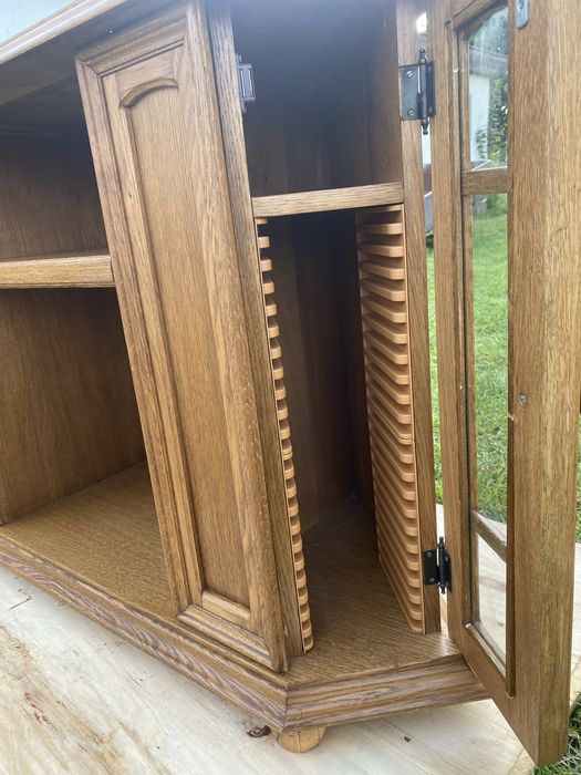 Drewniana komoda klasyczny styl