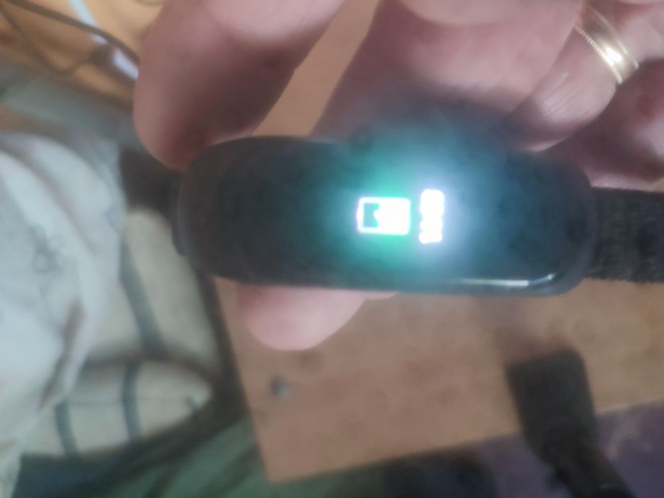 Продам Трекер Ми Бен 4