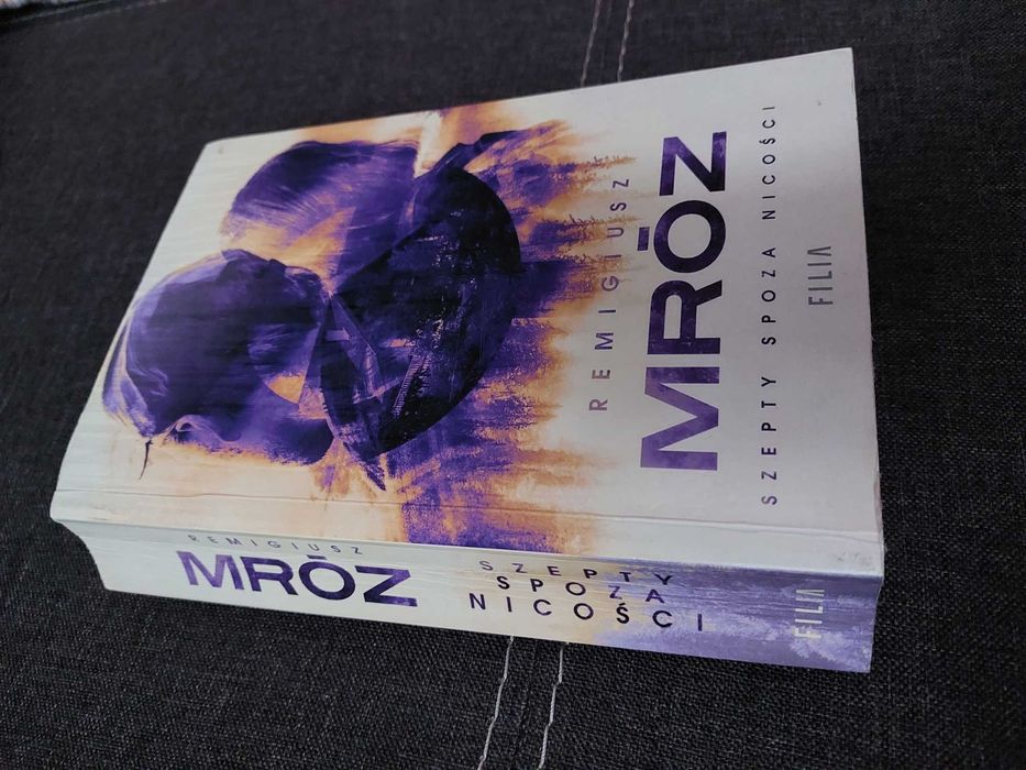 MRÓZ Szepty spoza nicosci