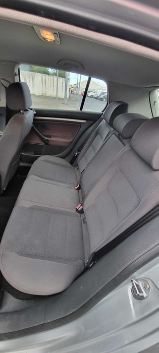 Volkswagen Golf V 1.9 TDI Dsg 8000€