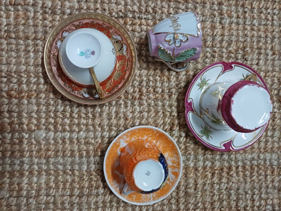 Várias chávenas de coleção