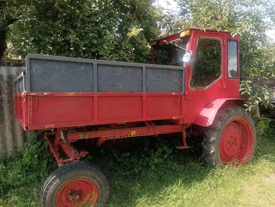 Продам трактор Т - 16 ( шасік )
