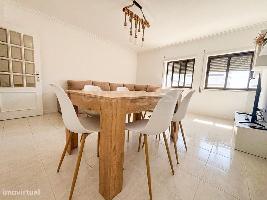 Apartamento T2 renovado na Moita com arrecadação — Moita, Setúbal