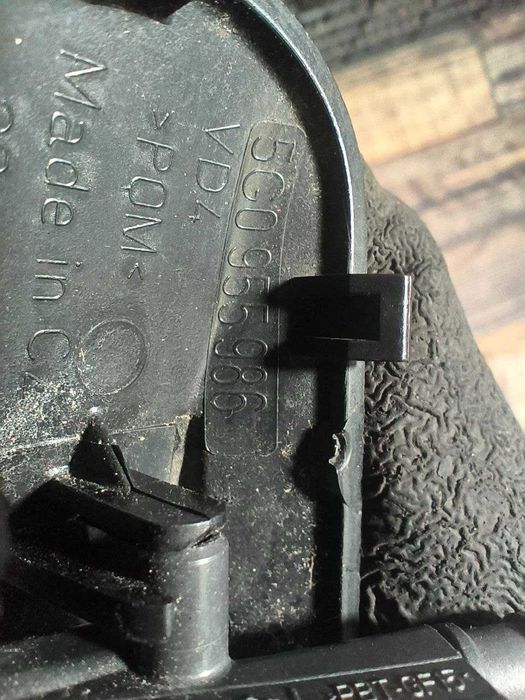 Форсунка омивача лобового скла права ліва Volkswagen ID.3 5G0955986