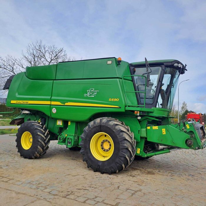Kombajn John Deere S 690. Heder 9,15m + stół do rzepaku. Moc 527