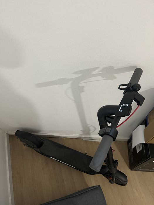 Trotrinete naveeV25