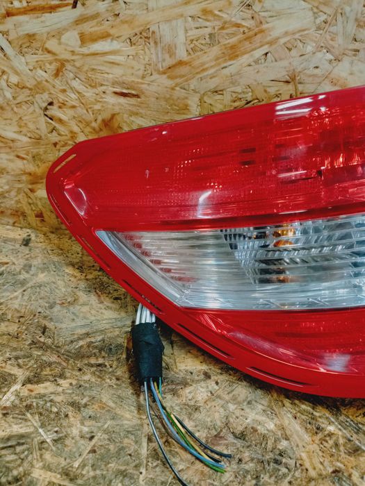 Mercedes C-klasa W204 sedan lampa tył tylna lewa oryginał