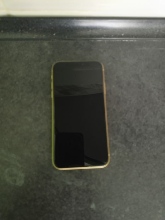 Айфон 11 на запчастини битий корпус.