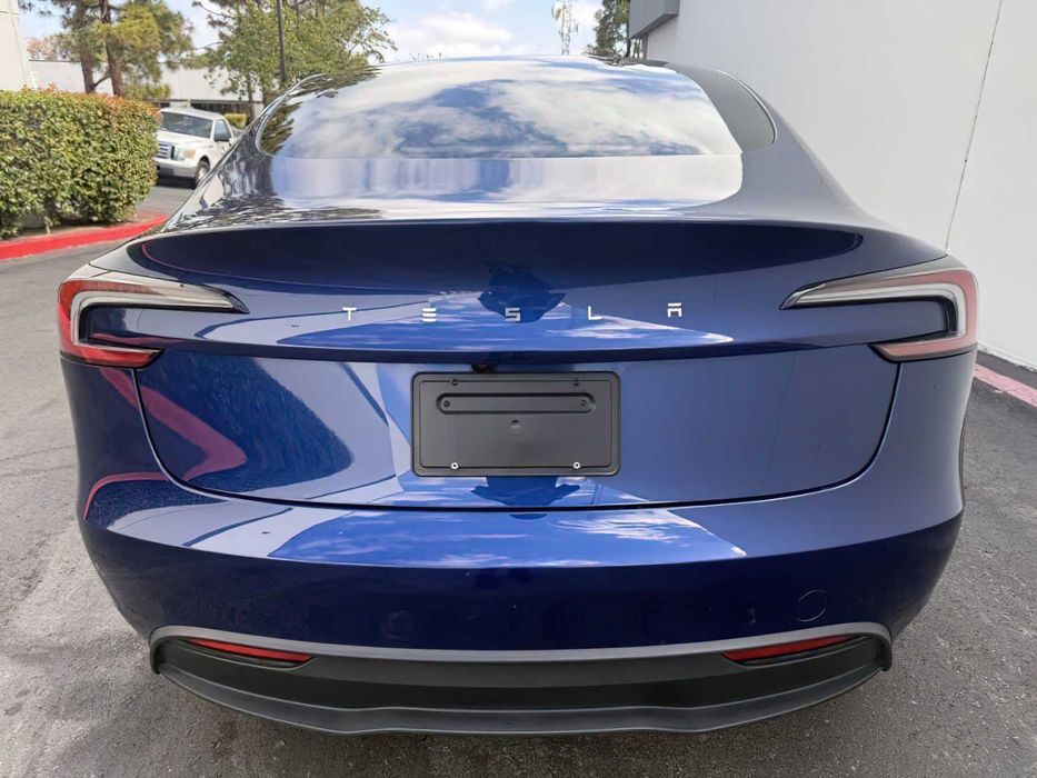 Tesla Model 3      2025