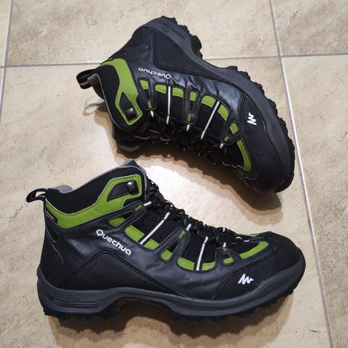 Похідні черевики Quechua MH100 Mid