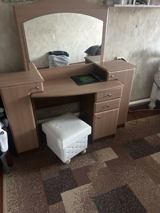 Продам трюмо розпашне