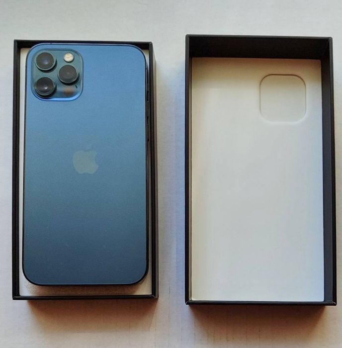 Продаю свій iPhone 12 Pro у  кольорі Pacific Blue