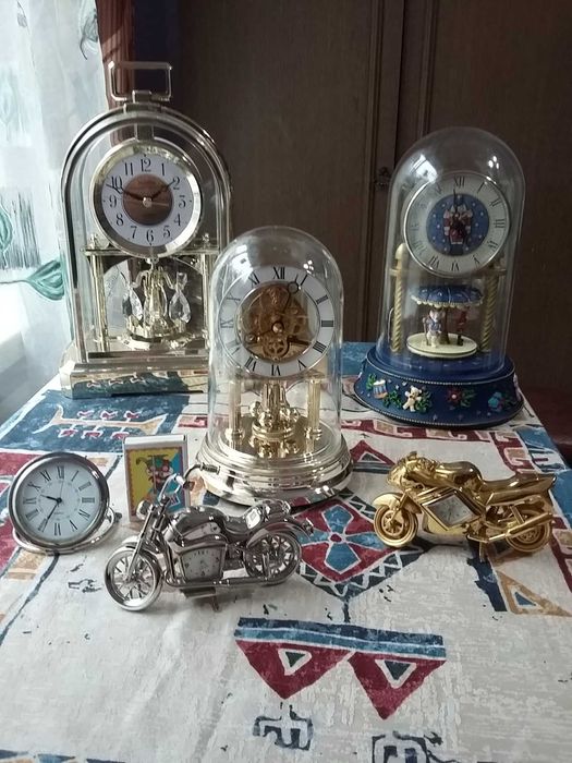 Часы настольные и настенные,кварц и механика.