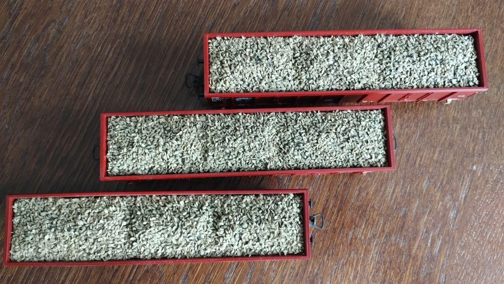 3 szt. Wagony czteroosiowe ROCO, towarowe z ładunkiem, H0