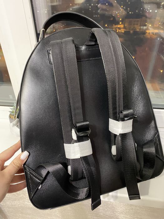 Акція Шкіряний рюкзак trussardi унісекс  чорний великий однотонний