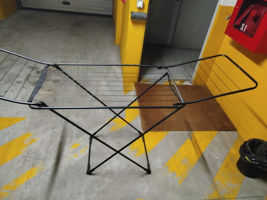 Vendo 2 Estendais de roupa continente