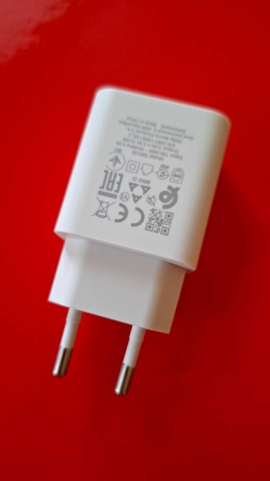 AC power adapter зарядний пристрій
