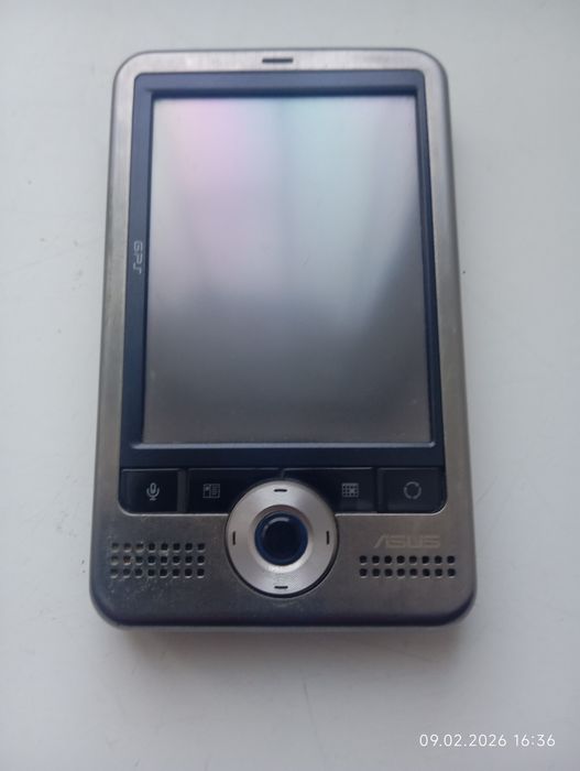 Це кишеньковий комп'ютер Asus