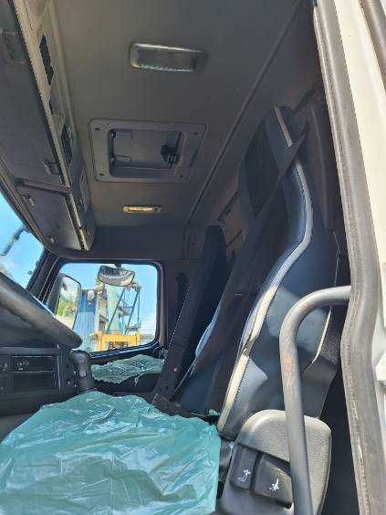 Laweta Volvo FM 330 rok 2010