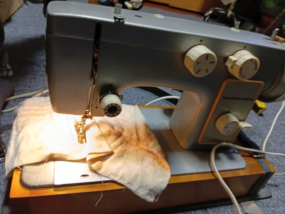 Швейная машинка электрическая "Чайка 142 М"