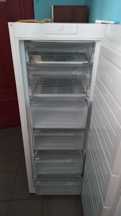 Продам морозильную камеру  Vestfrost CMF 144 W