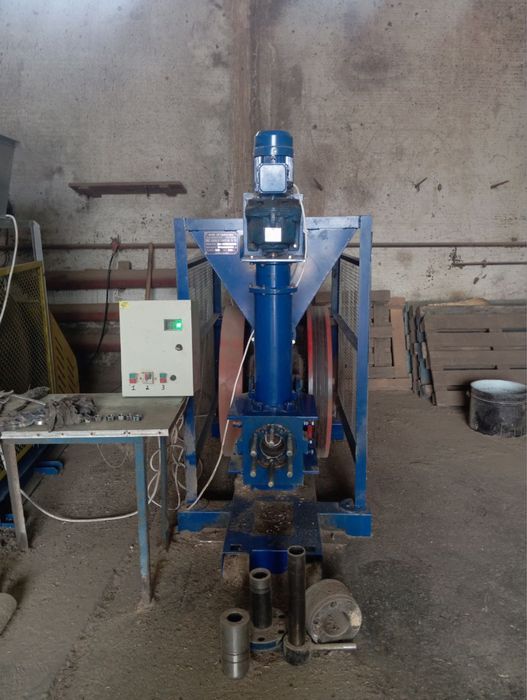 Станок для виготовлення брикетів