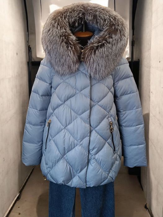 Зимний пуховик с чернобуркой лисой.