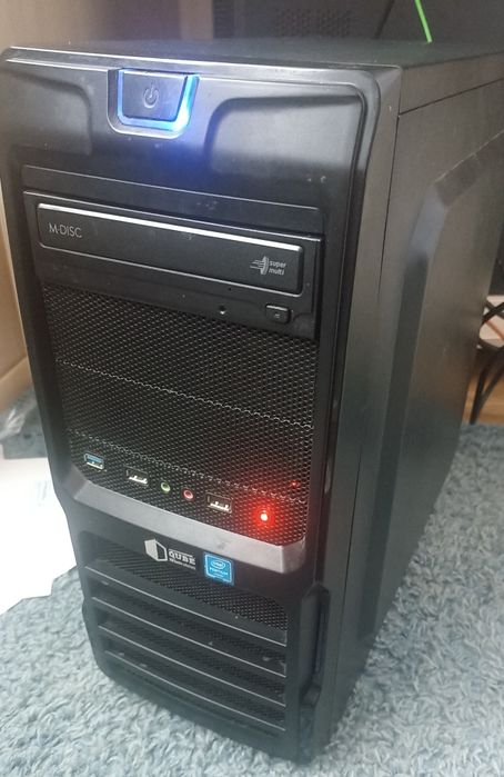 Офісний комп'ютер с монитором