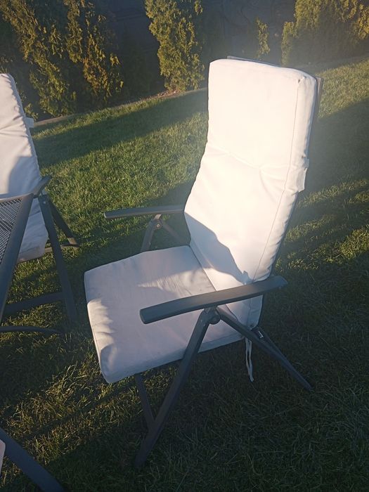 Stól i sześć krzeseł